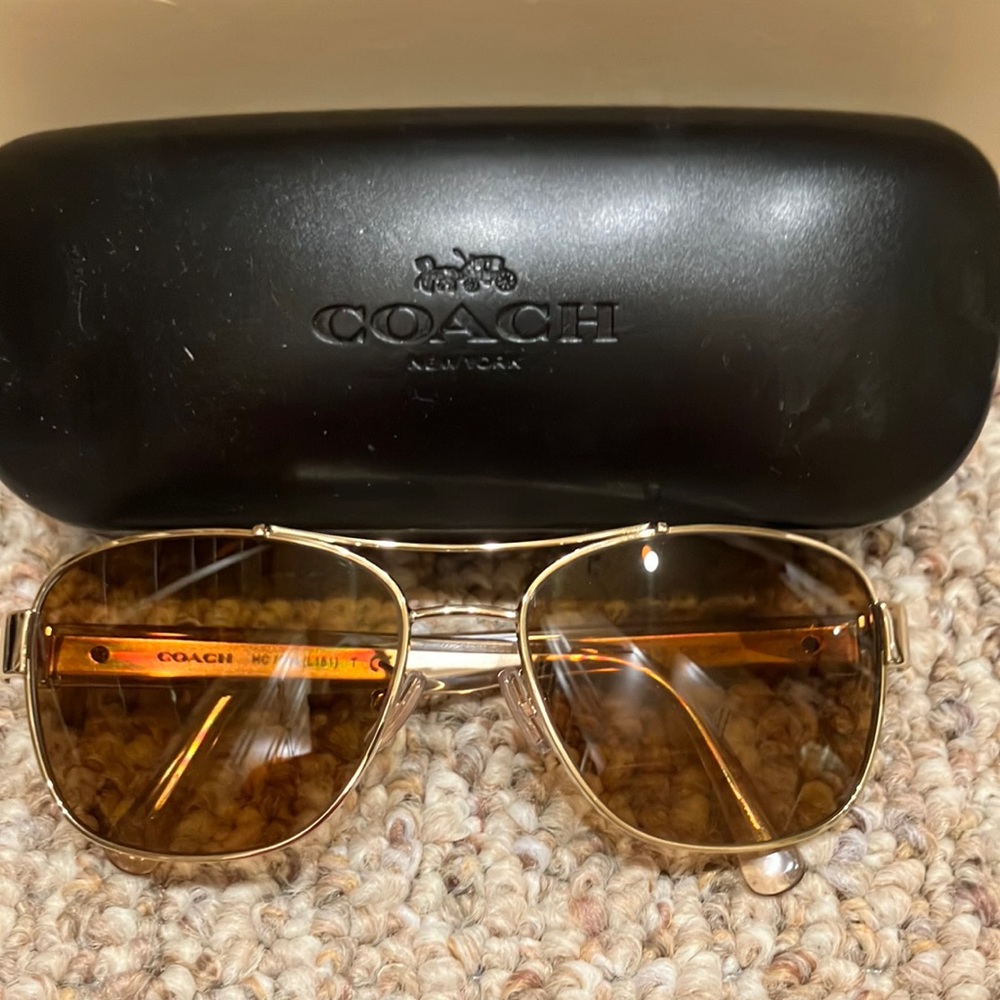 Coach! Excellent condition’. No scratches and comes with case